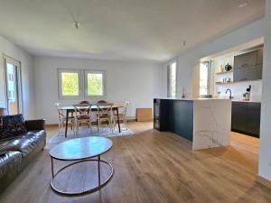 Renovated duplex, balcony, parking, 200m Lac dAnnecy