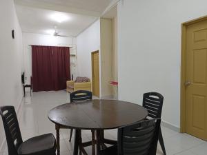 NikNa Homestay Gong Badak