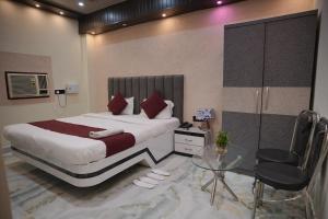 Hotel PLC Grand