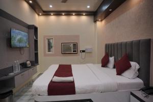 Hotel PLC Grand