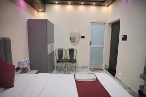 Hotel PLC Grand