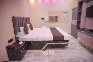 Hotel PLC Grand