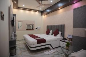 Hotel PLC Grand