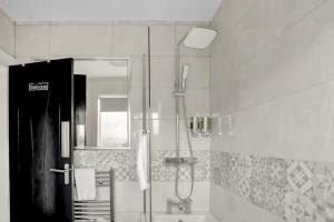 Modern 2 BR ground floor apartment with parking