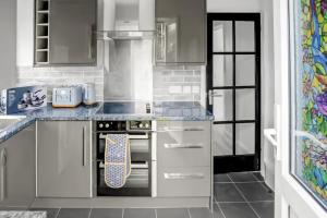Modern 2 BR ground floor apartment with parking