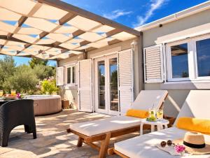 Olive Garden Home with Jacuzzi and Privacy