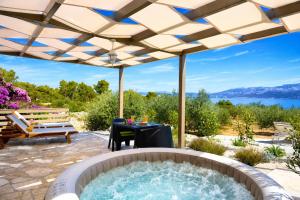 Olive Garden Home with Jacuzzi and Privacy