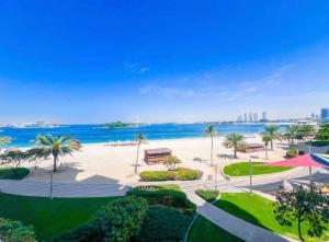 Free housekeeping visits during your stay - StayShort - Elegant 1BR Haven for 3 in Palm Jumeirah