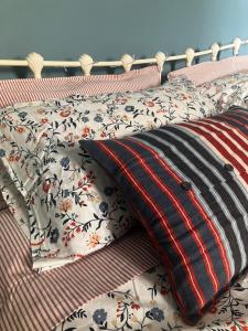 Bright King Room in Southville Home, Central Location