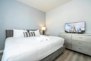 Cozy Townhouse with pool 5BD Windsor at Westside