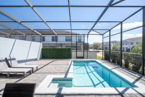 Cozy Townhouse with pool 5BD Windsor at Westside