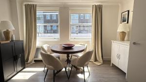 2 Bedroom modern flat in Chelsea