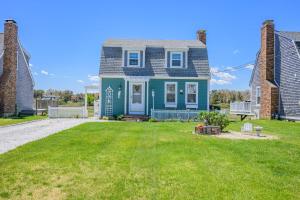 East Sandwich Beach Escape with Marsh Views