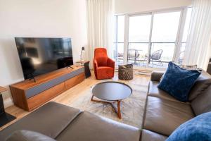 301 - Luxury Condo - Exceptional View & Pool