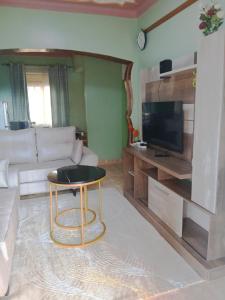 Amazing Grace Home - 2 Bedroomed Apartment Oyugis