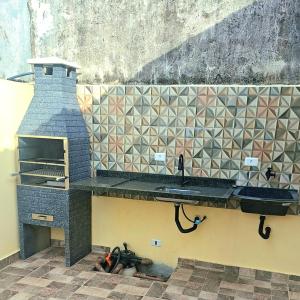 Casa térrea completa com piscina, 5min da praia à pé