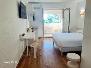 STUDIO A 2 MIN DES PLAGES