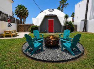 Unique GeoDome - Half Block to Beach