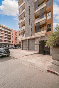Prime location Moroccan-Style Luxury Apartment with Parking near Carré Eden Shopping Center