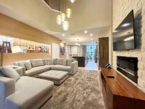 Luxury and relaxation just 1 mile from Disney