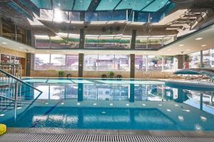 SZAFIROWE APARTAMENTY Z WIDOKIEM NA MORZE 5 kryty basen i sauna RESORT KLIFOWA
