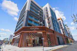Stylish Miami Condo with Rooftop Pool & Gym