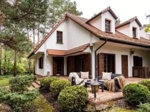 Golden Villas Luxury Garden Retreat - Jacuzzi & Sauna