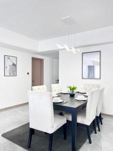 elegantly furnished three bedroom with amazing breathtaking city views ,swimming pool ,fully fitted gym and close proximity to major shopping malls and gourmet restaurants