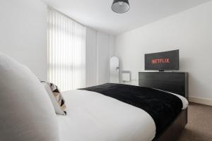 Chic 2 Bed Apartment with Private Terrace by BOLD Apartments