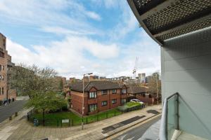 Chic 2 Bed Apartment with Private Terrace by BOLD Apartments
