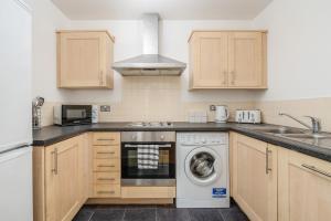 Chic 2 Bed Apartment with Private Terrace by BOLD Apartments