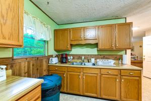 Bring Your Pets! Walkable Retreat in Manchester