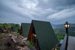 Cliff and Cloud Vagamon