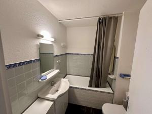 Studio 4 pers au centre, proche pistes et commerces, parking, ski, ascenseur - FR-1-572-185
