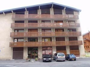 Studio 4 pers au centre, proche pistes et commerces, parking, ski, ascenseur - FR-1-572-185
