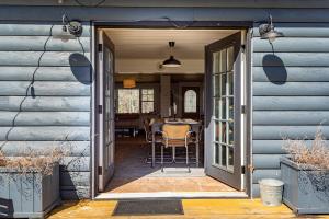 Blue Mountain Cabin - Saugerties Gem with Hot Tub