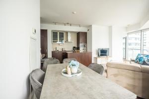 Gorgeous 2 Bedroom 2 Bath Condo in the Heart of Downtown