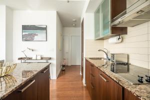Gorgeous 2 Bedroom 2 Bath Condo in the Heart of Downtown