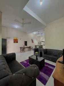 Cozy Family Stay Near Beach, Airport & Stadium