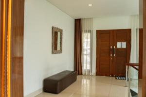 Hikari Hill View Villa 7 Bedrooms With a Private Swimming Pool and a Billiard Table