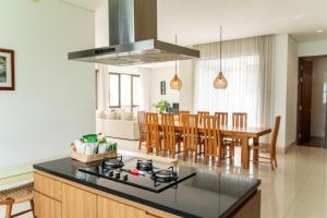 Hikari Hill View Villa 7 Bedrooms With a Private Swimming Pool and a Billiard Table