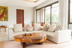 Hikari Hill View Villa 7 Bedrooms With a Private Swimming Pool and a Billiard Table