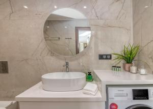 Elea Horizon Villa - Luxury Among the Olive Groves