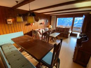 Cosy 2-bed chalet apt with pool, Verbier centre