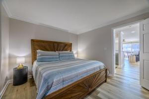 22 Mile Marker! IndoorOutdoor Pools, Hot Tub! New