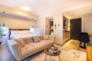 Skhomes Upperhill Studio