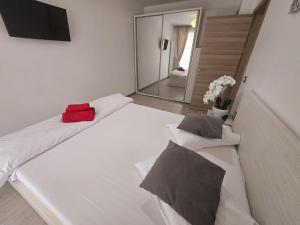 WaterFront Premium 1BR - Mamaia Nord Resort Piscine Restaurants Plaja langa