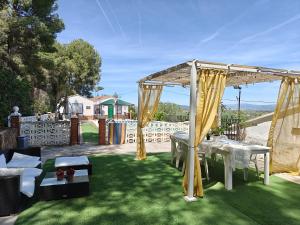 Buenas vistas y privacidad, tranquila y fresca villa en el bosque de Valencia con una magnífica piscina de 80m2