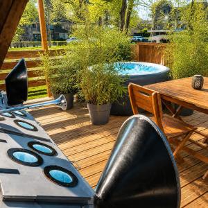 Péniche de charme avec jacuzzi sur canal du midi