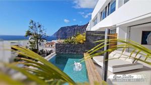 Luxury Duplex "Azure Retreat"